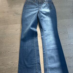 NWT Talbots Curvy 5 Pocket Women’s Jeans 2 Flare